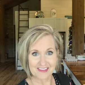 Lisa Phelan